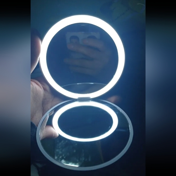 🆕 Rechargeable LED Makeup Compact 🪞🪞🪞 - Picture 11 of 11